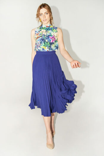 flower explosion shirt walking 1 • Sassa Björg