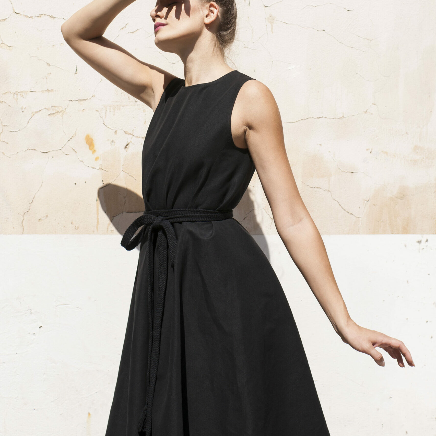 A shaped black linen dress with a belt side scaled uai • Sassa Björg