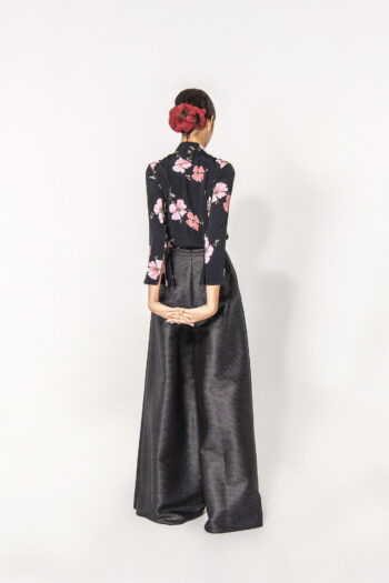 Asian cut shirt back • Sassa Björg