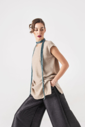 Beige wool tunic with side cuts side uai • Sassa Björg