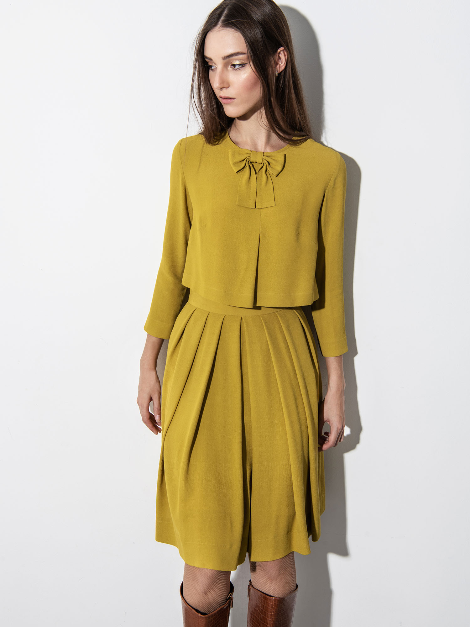 Mustard pleated skirt looking sideways • Sassa Björg
