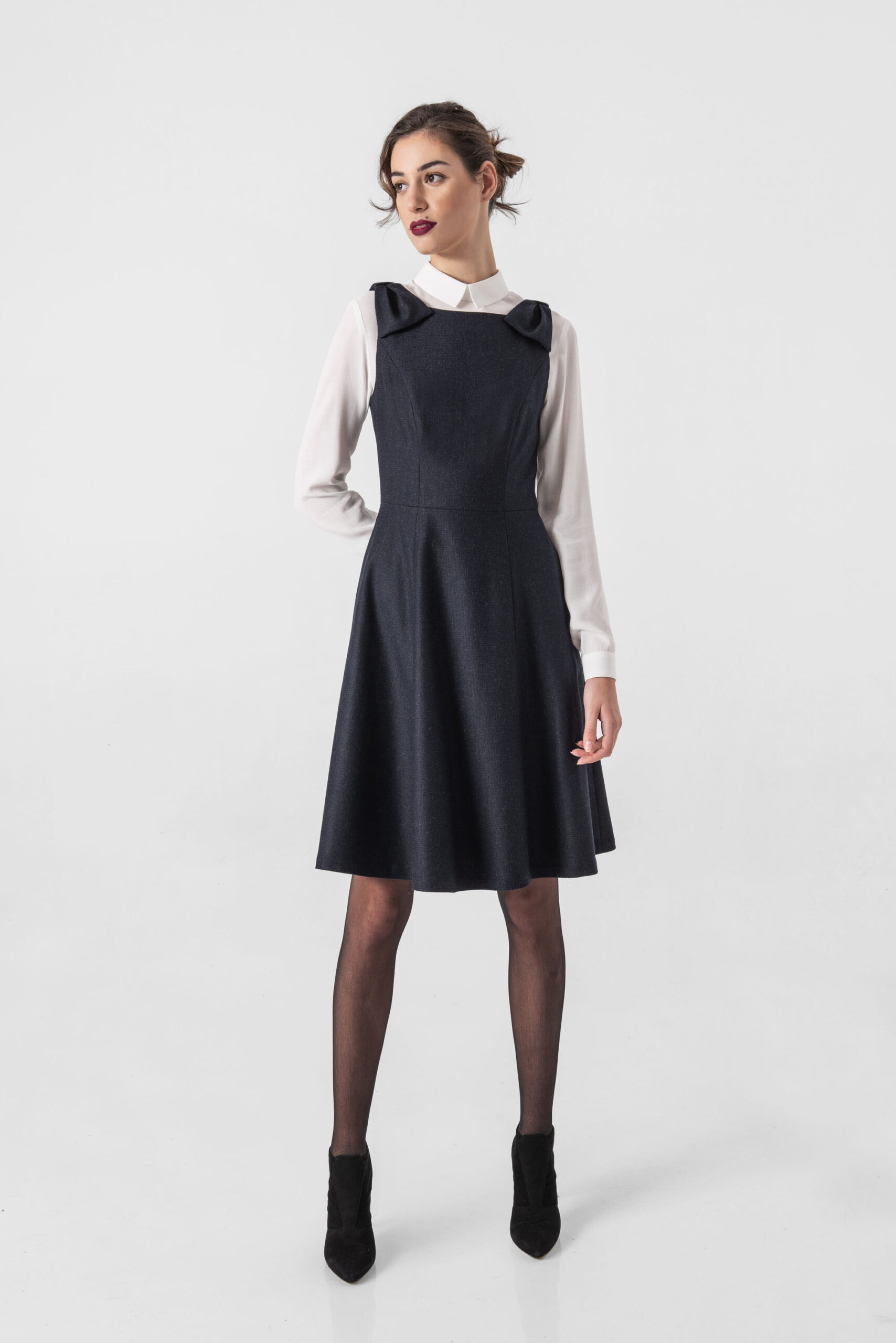 Navy blue pinafore dress with bow straps and side pockets scaled • Sassa Björg
