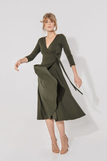 Olive green hug me dress in motion 2 • Sassa Björg