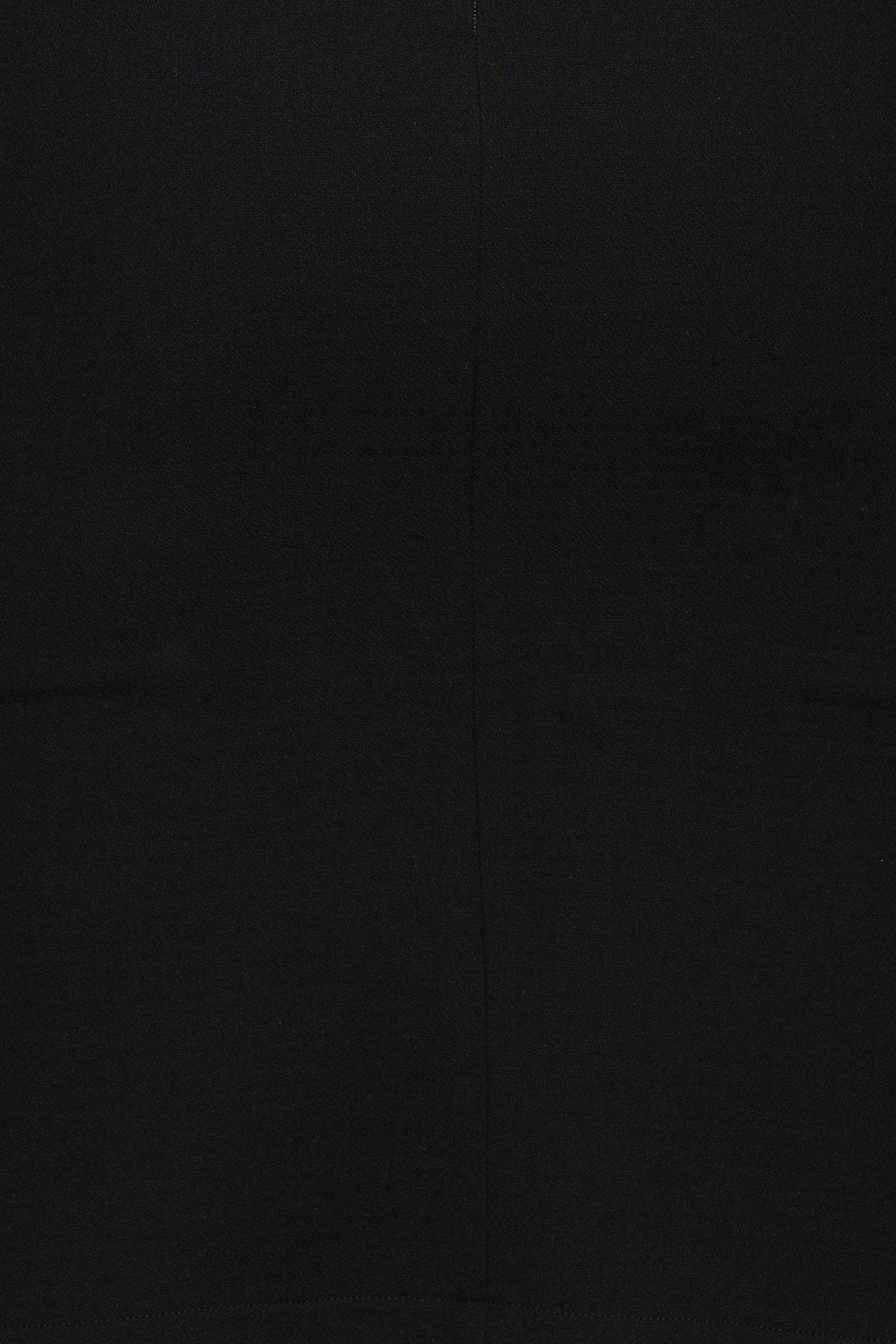 black pencil skirt front a slit fabric • Sassa Björg