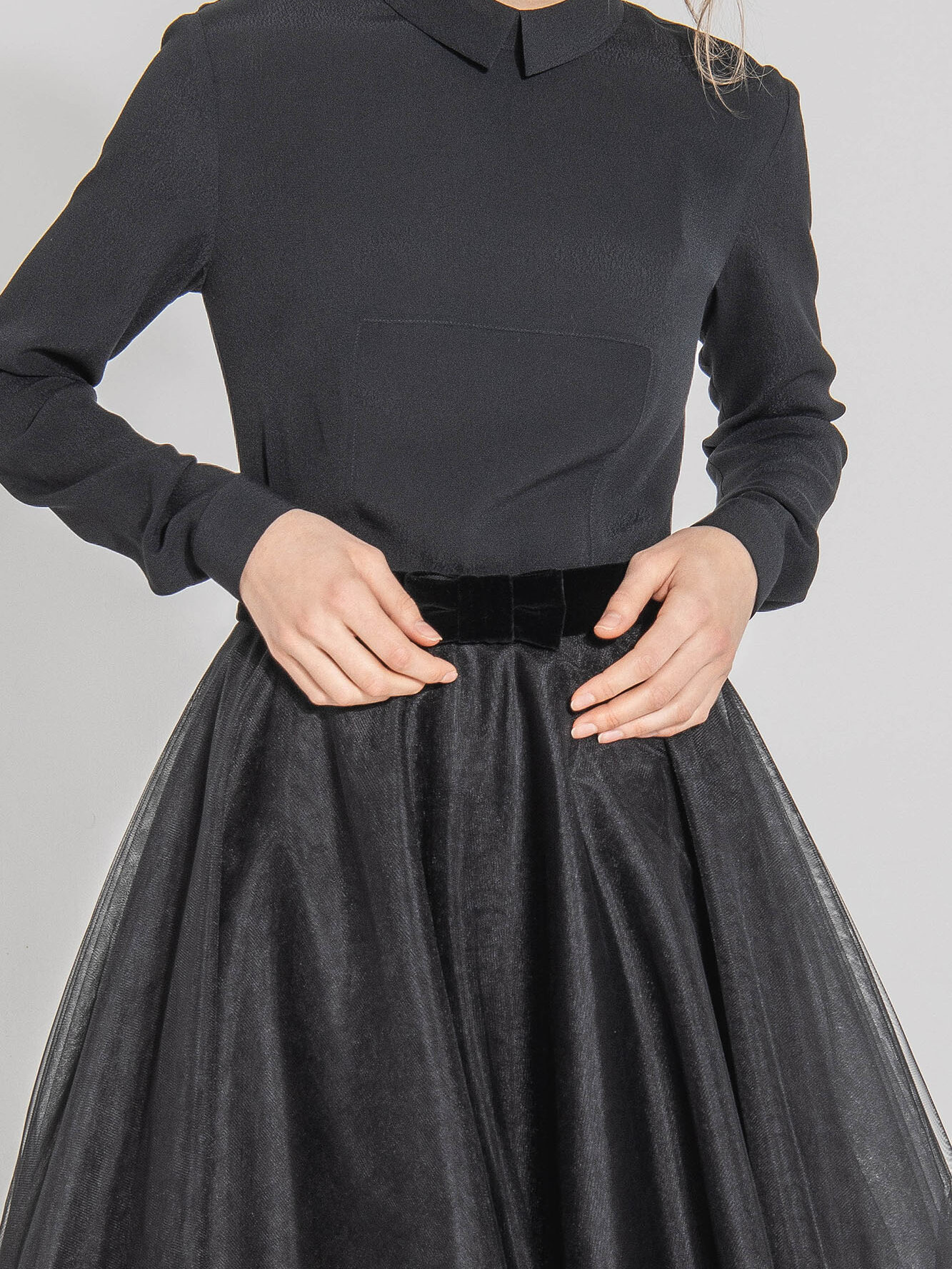 tulle skirt with a bow on the belt in black close up uai • Sassa Björg