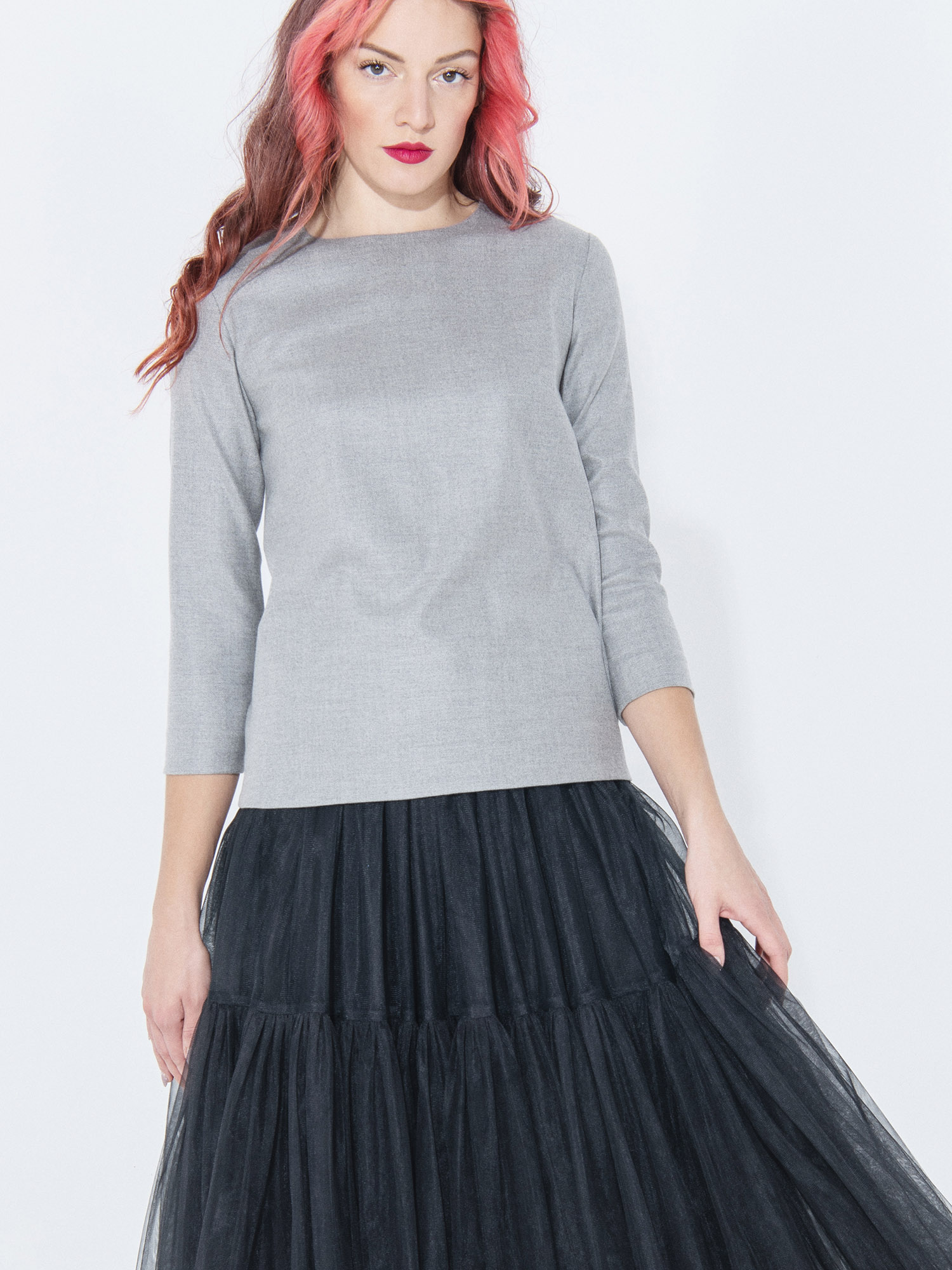 Gray minimal blouse with zipper front • Sassa Björg