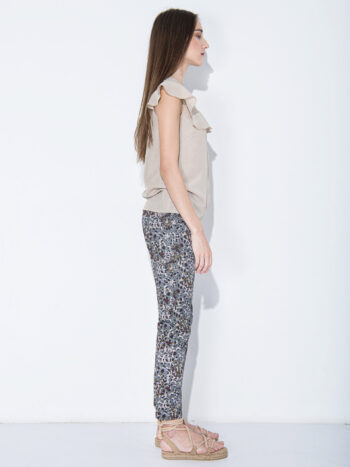 beige linen blouse w ruffle side • Sassa Björg