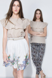 beige linen blouse w ruffle twins crop uai • Sassa Björg