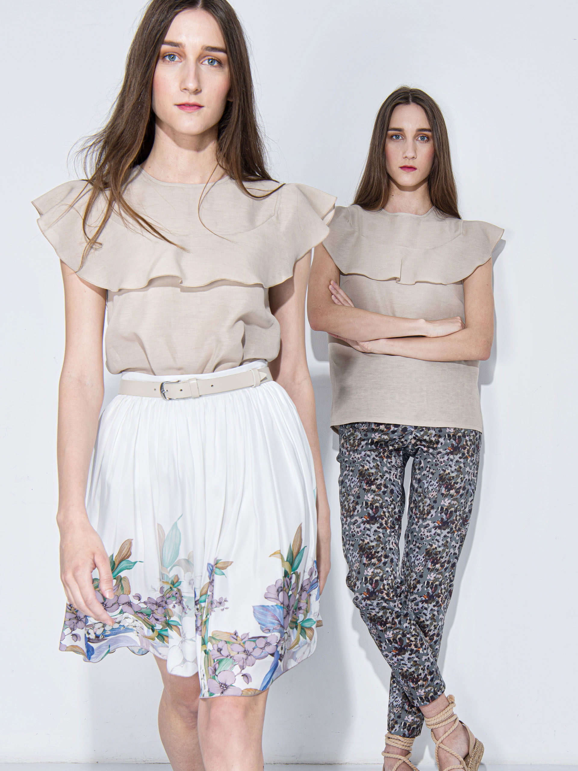 beige linen blouse w ruffle twins crop • Sassa Björg