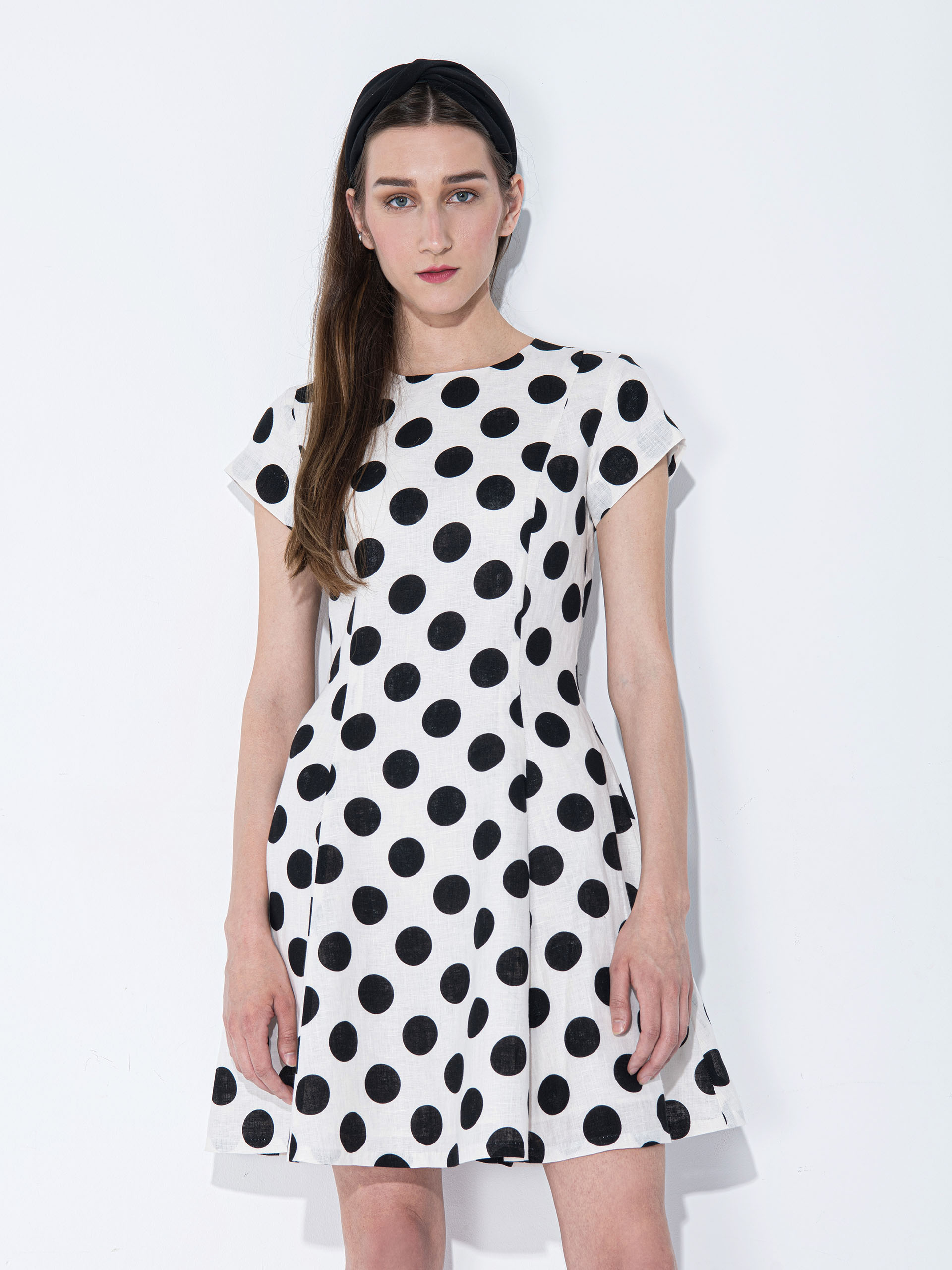 dress with large polka dots front crop • Sassa Björg