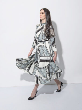African pattern dress w collar walking flaunting • Sassa Björg
