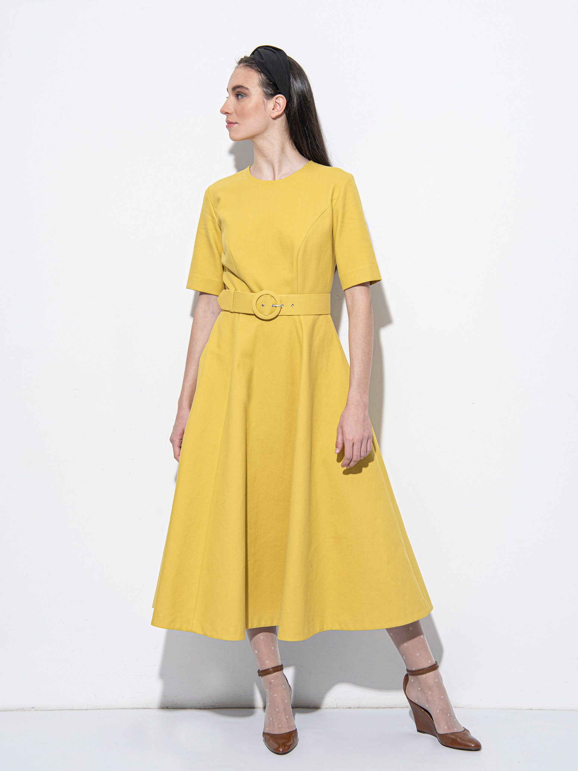 Mustard yellow dress with a belt • Sassa Björg
