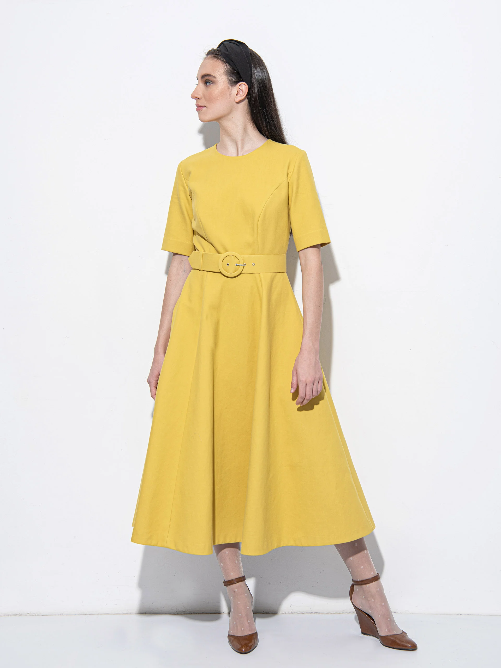 Mustard yellow dress with a belt • Sassa Björg