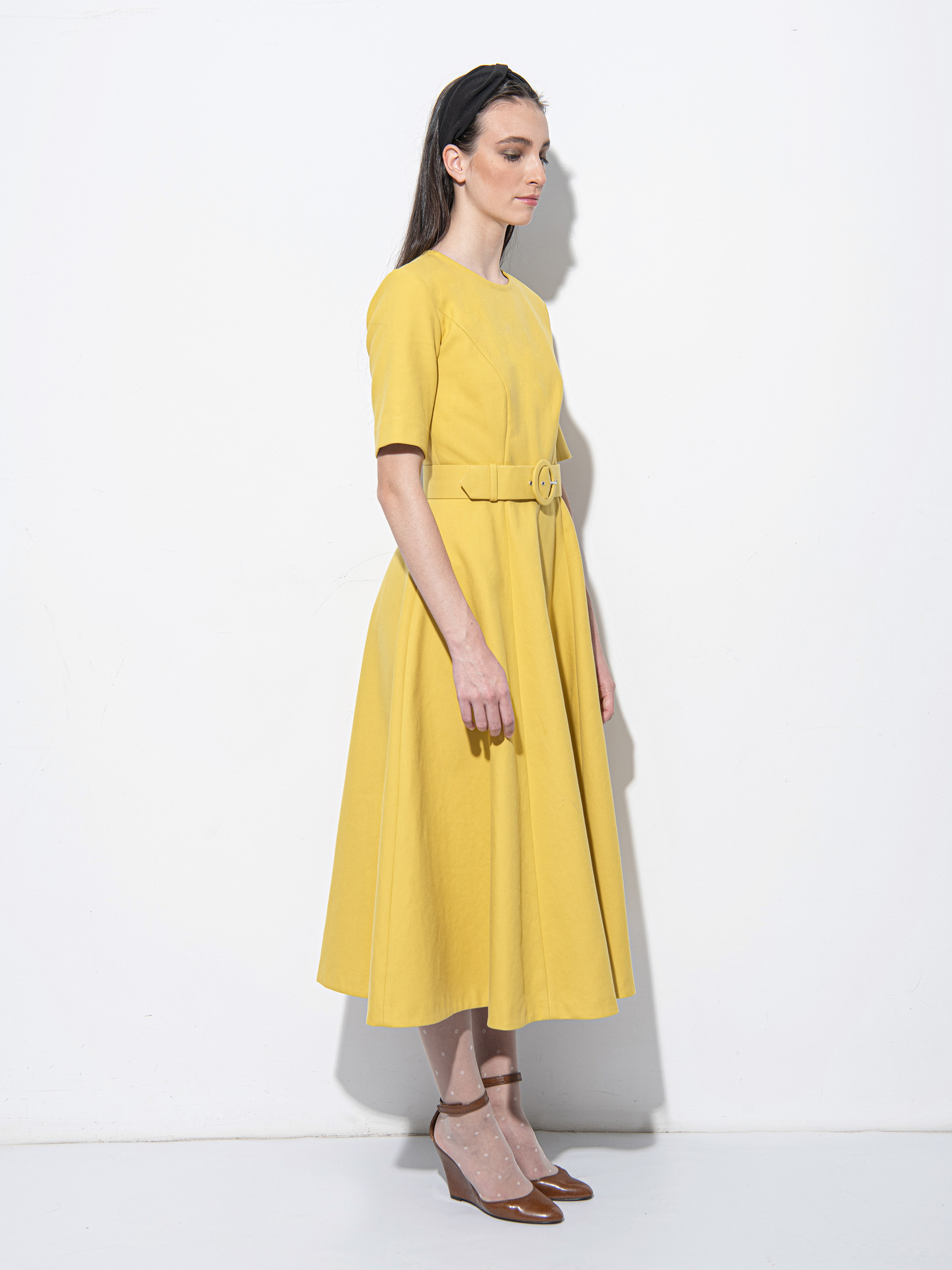 Mustard yellow dress with a belt side • Sassa Björg