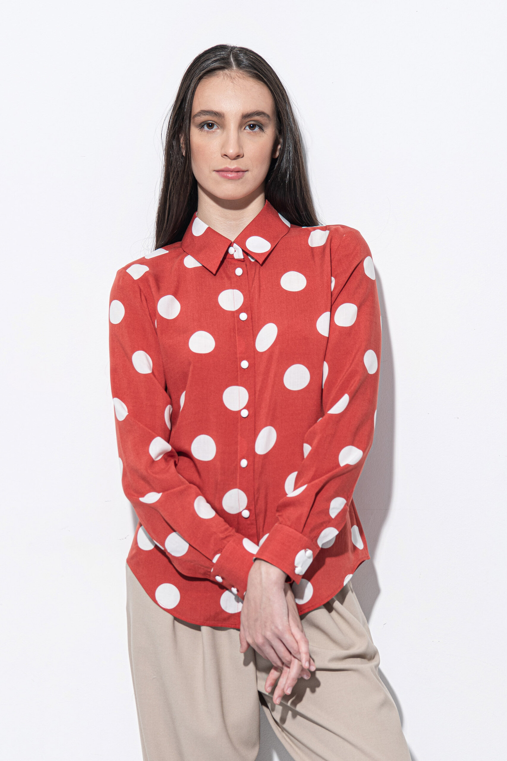 Red shirt with white spots uai • Sassa Björg