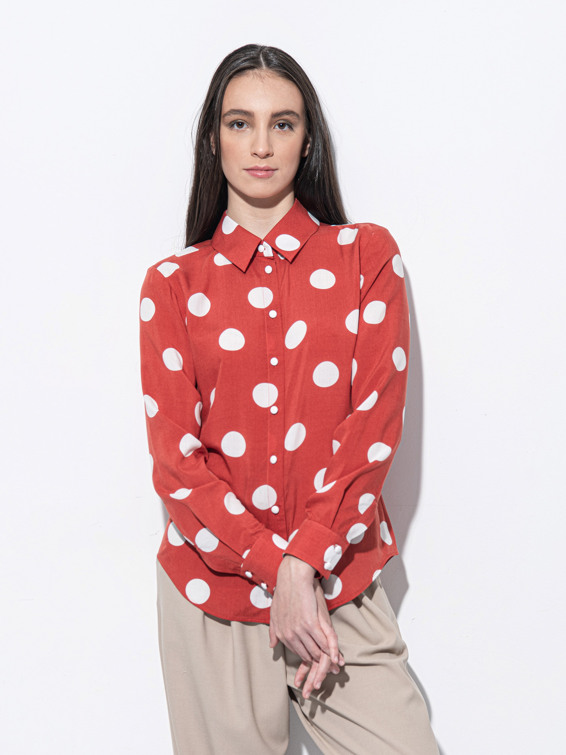 Red shirt with white spots • Sassa Björg