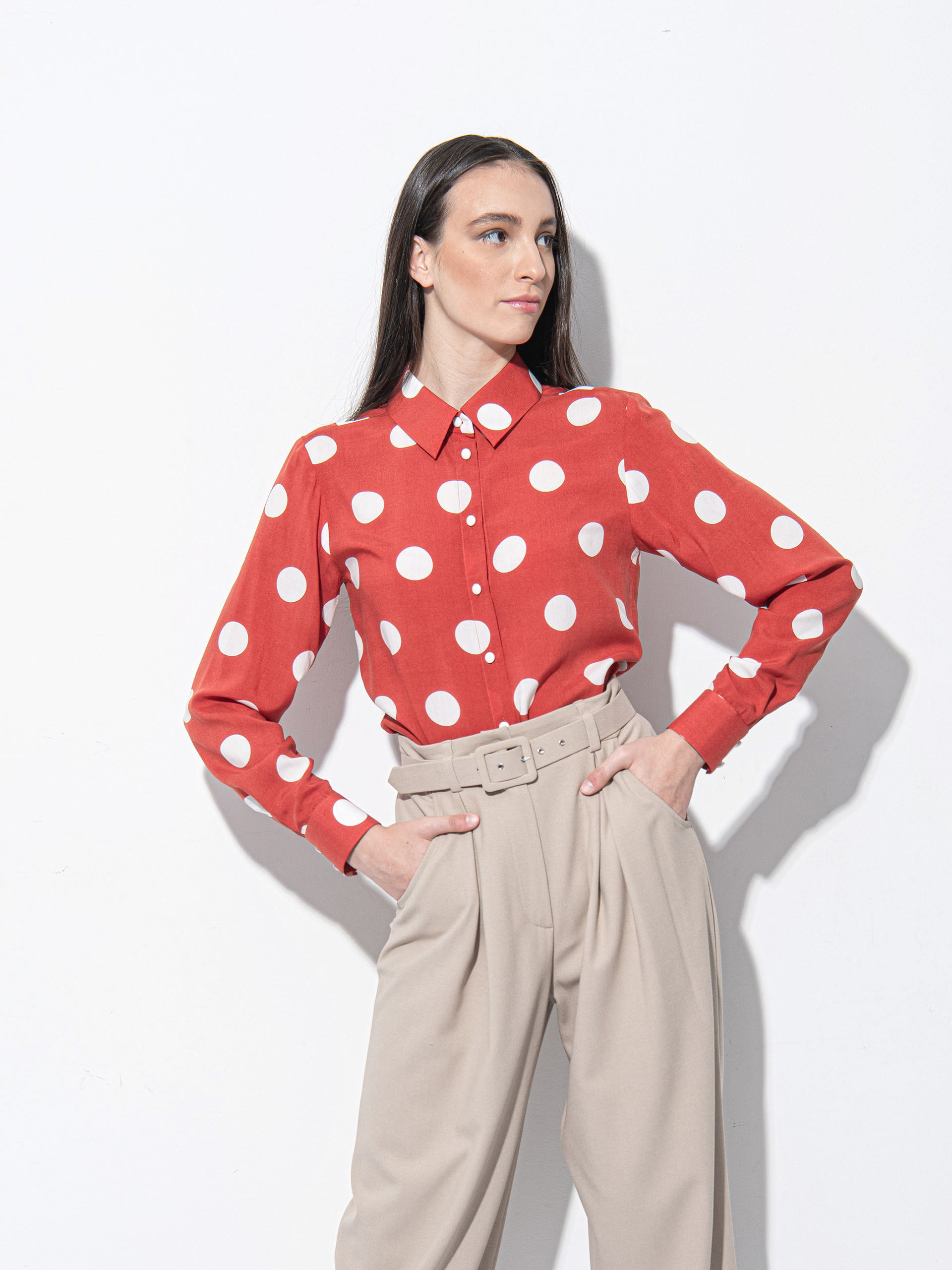 Red shirt with white spots hands on waist • Sassa Björg