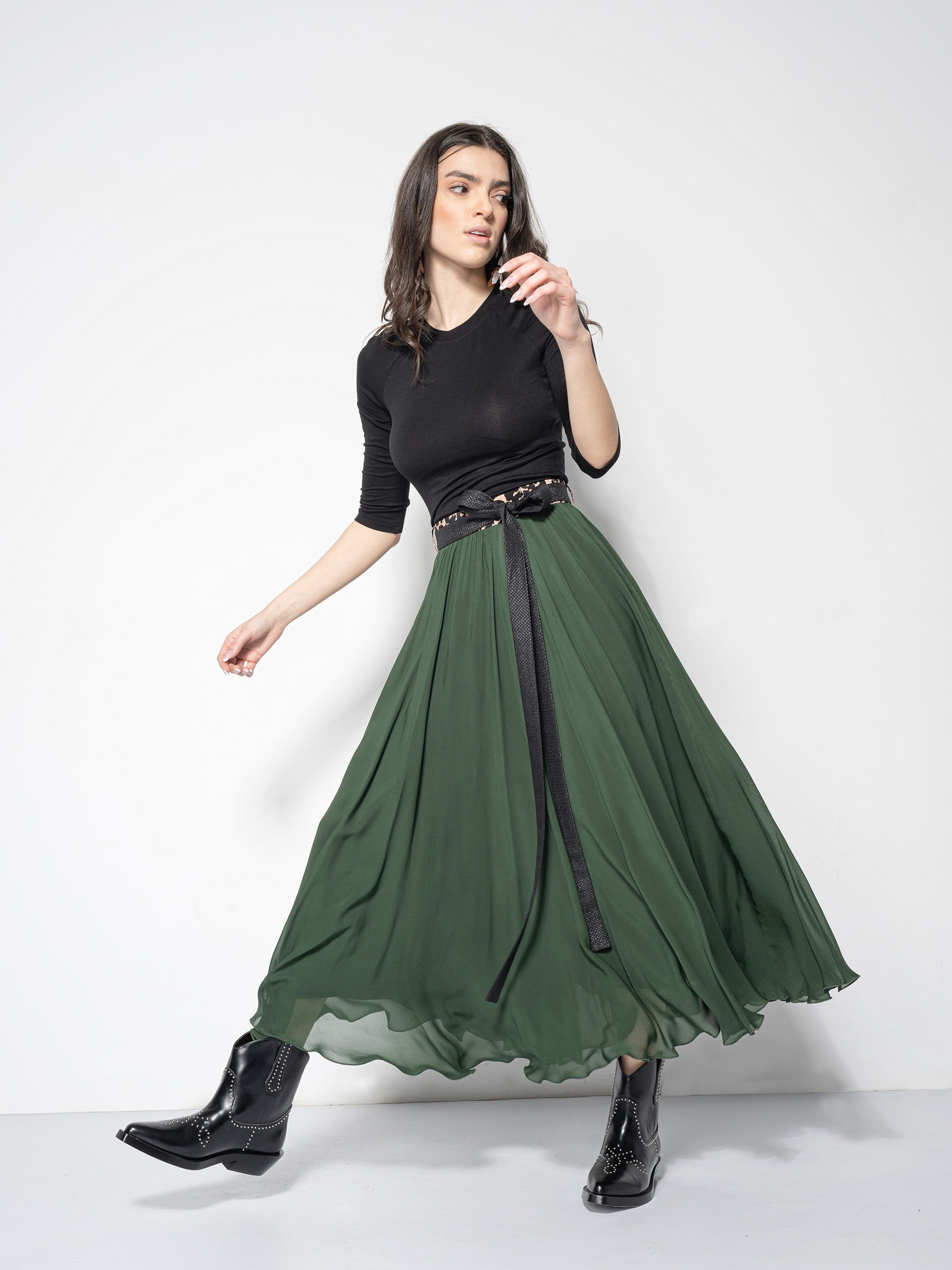 green midi skirt w belt main • Sassa Björg