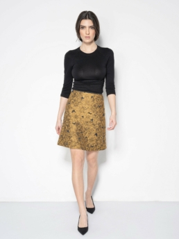 mini skirt gold jacquard pattern walking uai • Sassa Björg