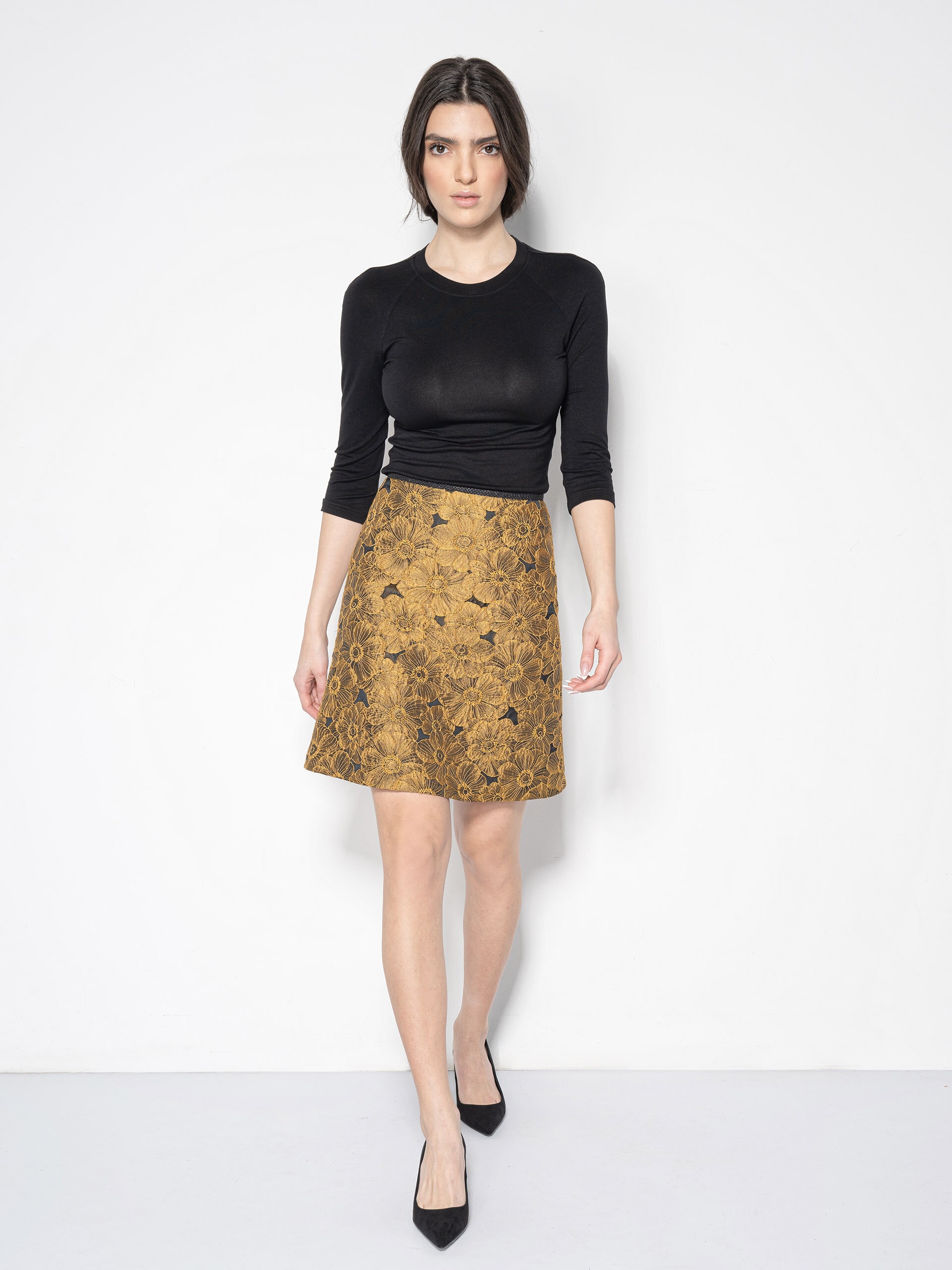 mini skirt gold jacquard pattern walking • Sassa Björg