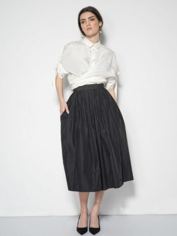 oversized shirt w bow sleeve tucked in • Sassa Björg