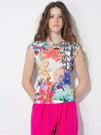 drop shoulder floral blouse untucked • Sassa Björg