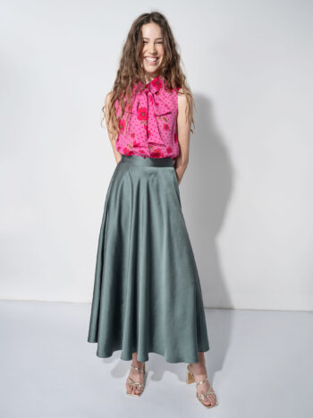 jade satin skirt laughing • Sassa Björg