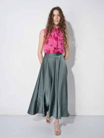 jade satin skirt walking • Sassa Björg