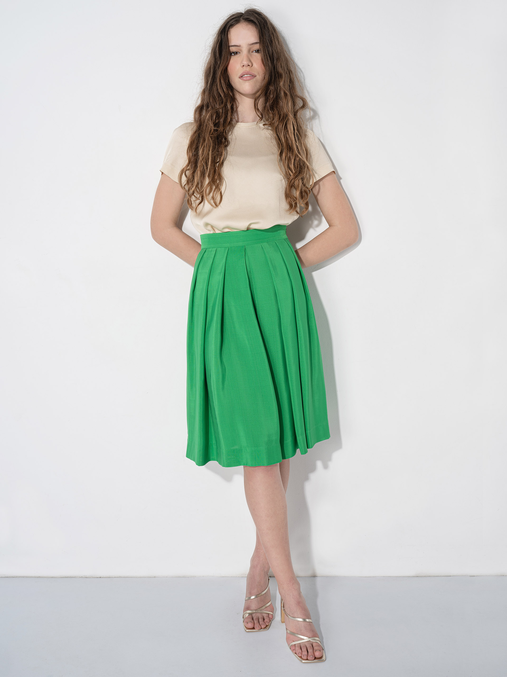 lush green pleated skirt • Sassa Björg