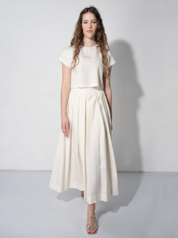 off white pleated skirt walking • Sassa Björg