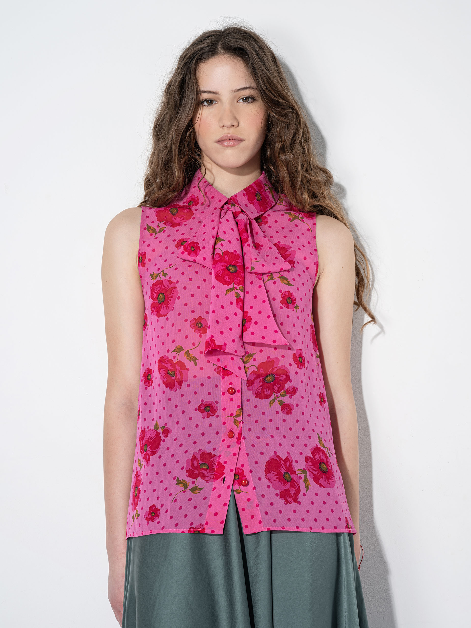 pink sleeveless shirt w bow • Sassa Björg