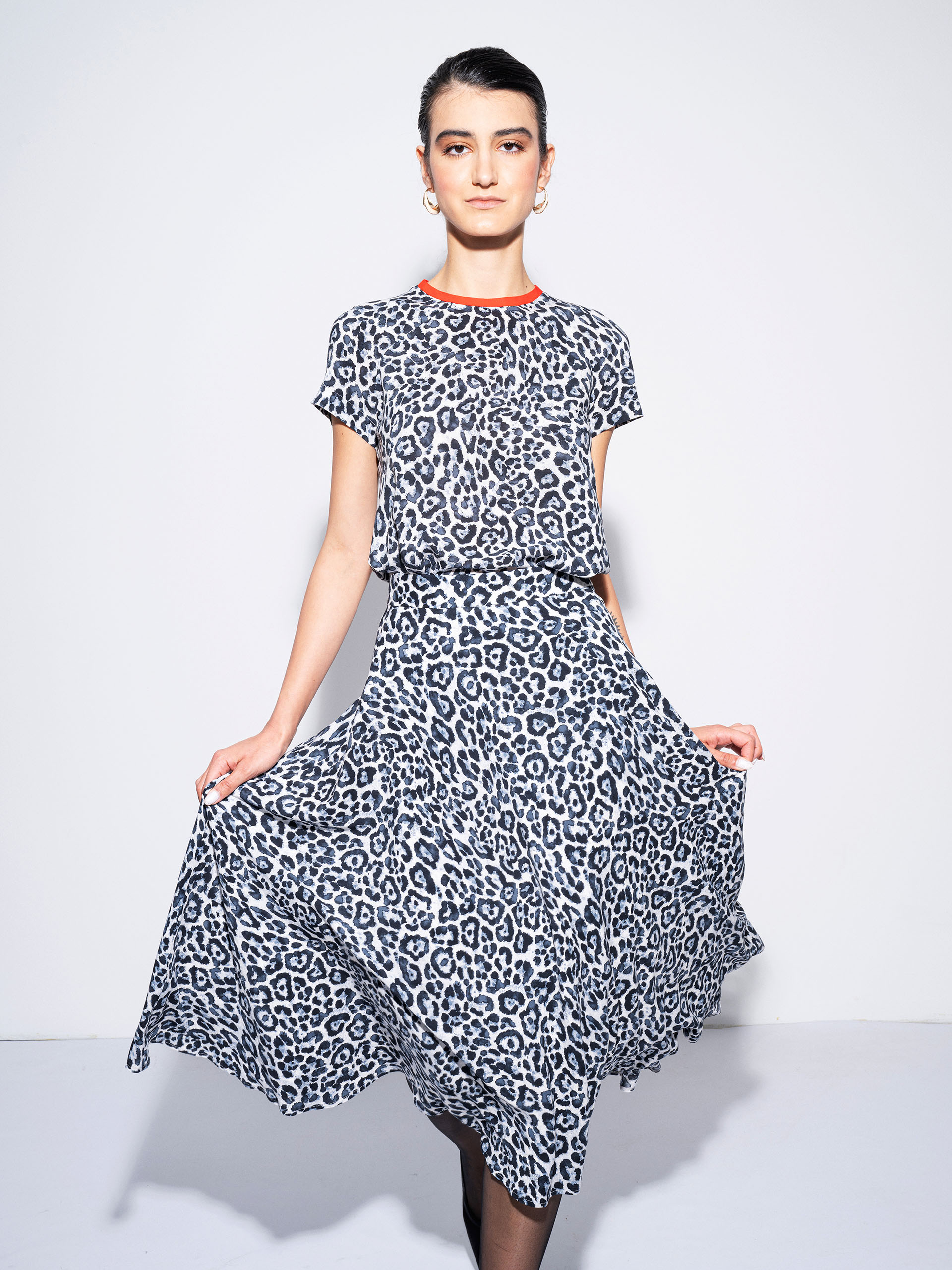 midi skirt snow leopard print walking • Sassa Björg