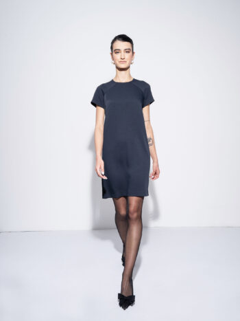 navy blue casual dress walking • Sassa Björg