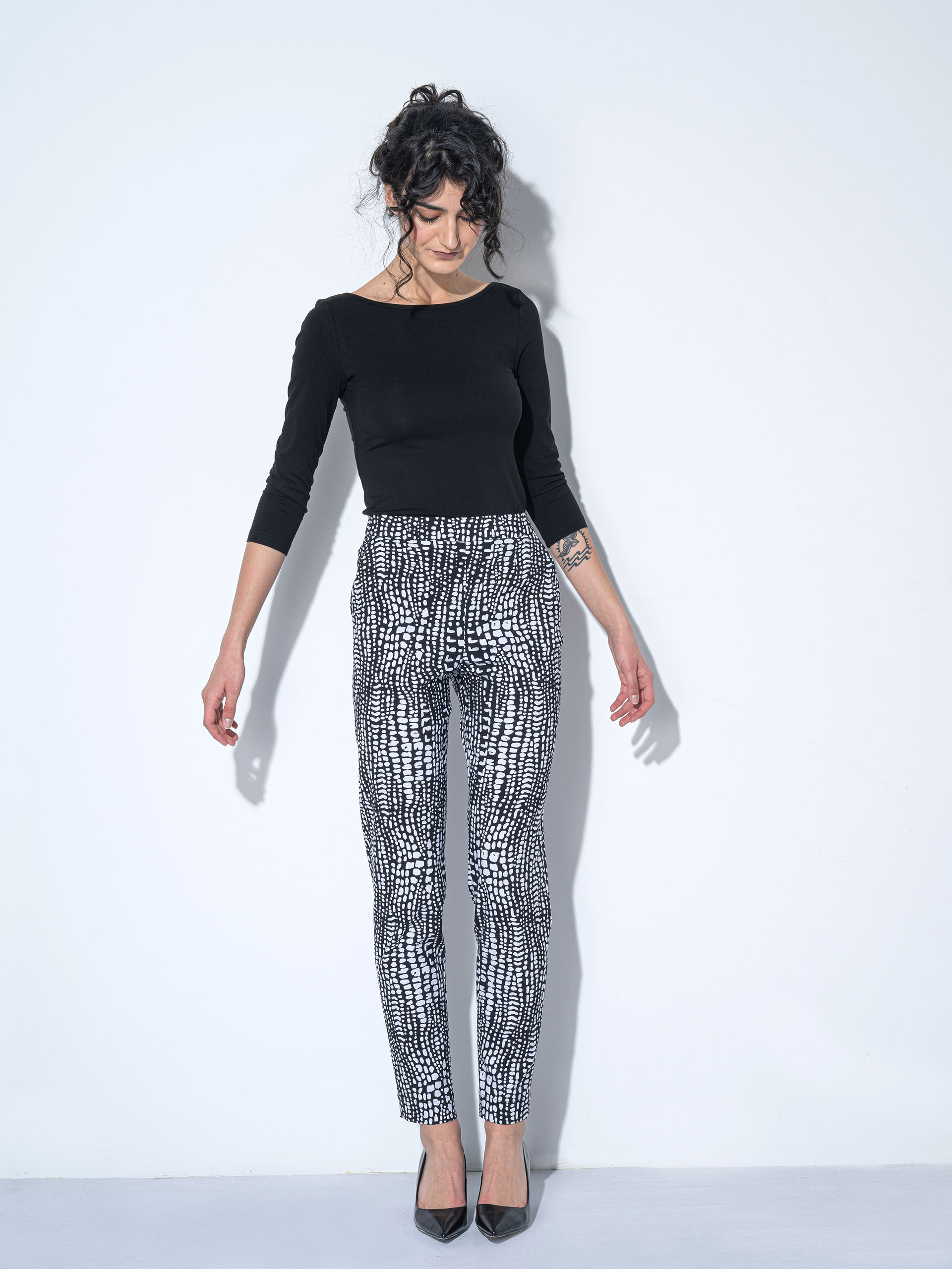 cigarette pants stylized crocodile • Sassa Björg