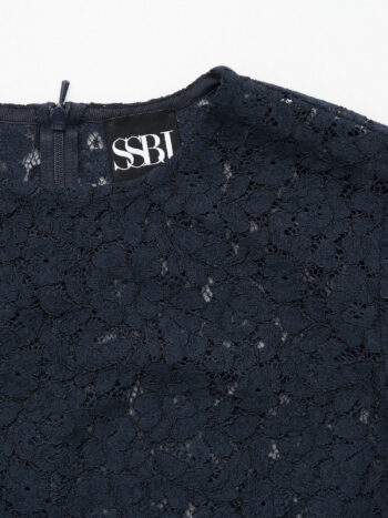 navy blue lace crop top closeup • Sassa Björg