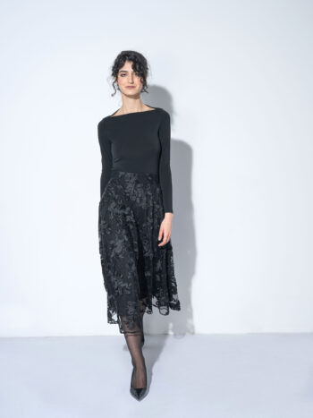 noir bloom midi skirt walking • Sassa Björg