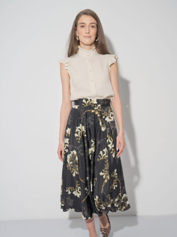 cloche skirt freesia flowers crop walking • Sassa Björg