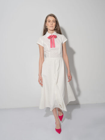 cotton embroidered dress w collar walking • Sassa Björg