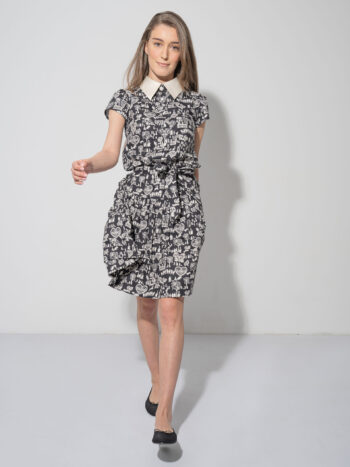 playful patterned dress w bow walking • Sassa Björg