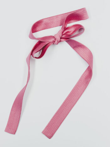 salmon pink bow tied • Sassa Björg