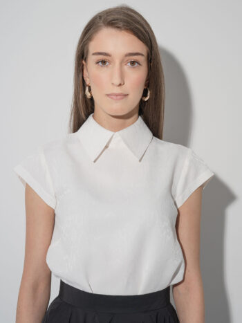 white blouse w collar python texture crop • Sassa Björg