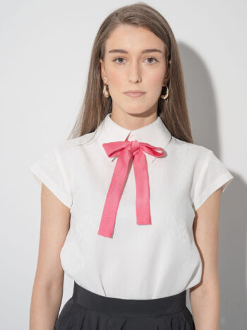 white blouse w collar python texture crop w bow • Sassa Björg