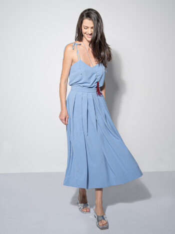 midi pleated skirt dove blue looking down • Sassa Björg