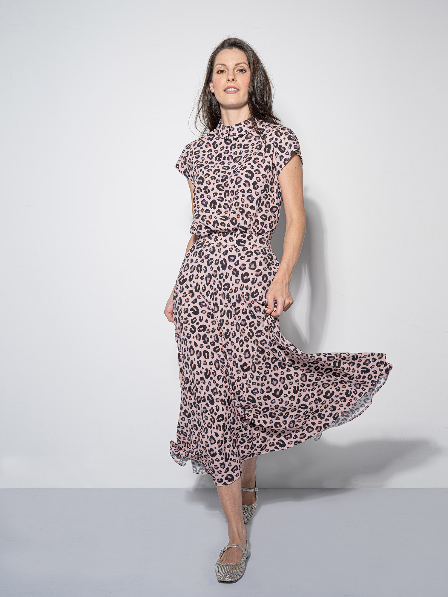 pink leopard midi skirt walking • Sassa Björg