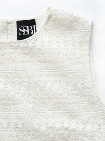 ivory lace crop top sleeveless closeup • Sassa Björg
