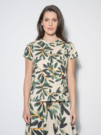 loose fit tee olive branch pattern untucked • Sassa Björg
