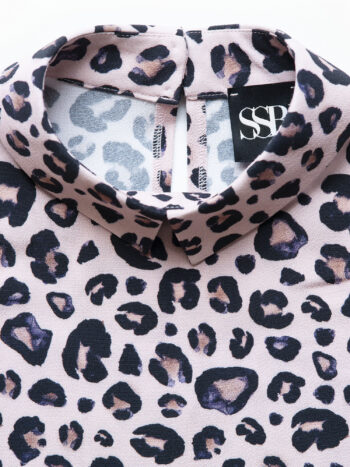 pink leopard blouse w collar closeup • Sassa Björg